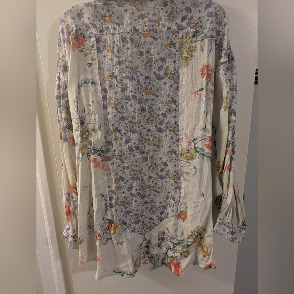 POL Lavender and Gray Floral Top - Picture 3 of 5